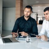 Cum schimbi administratorul blocului: pașii de la decizie la predarea gestiunii